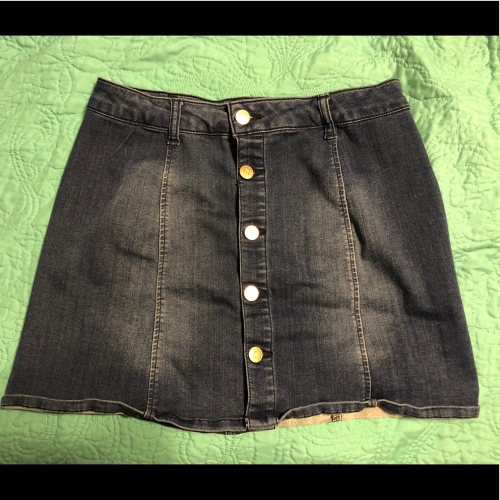 Jean skirt with buttons